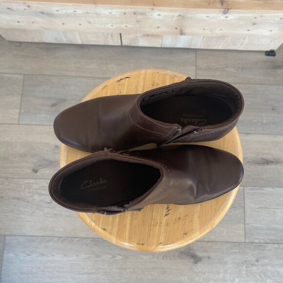 Clarks brown leather ankle boots. Size 9N - Picture 3 of 11